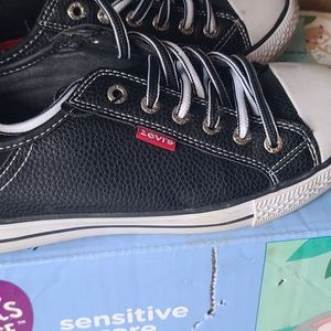 Women's Levi's shoe